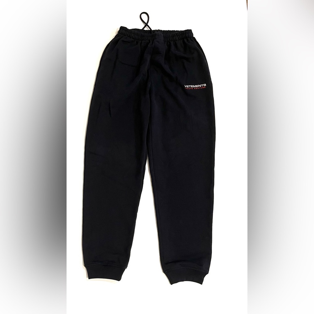 VETEMENTS LOGO TAPE COTTON BLEND SWEATPANTS IN BLACK